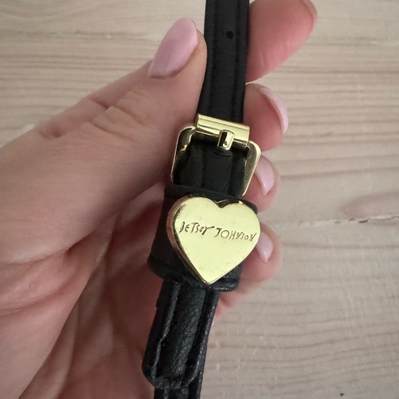 Elegant Cream and Black Bow Crossbody Bag - Picture 5 of 11